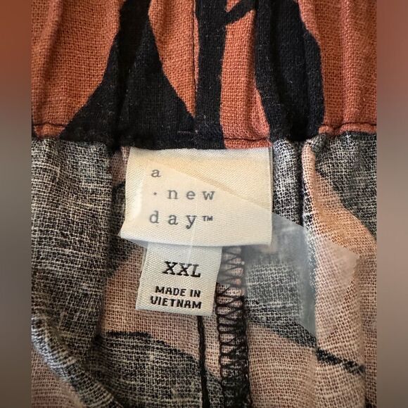 A new day patterned shorts - Picture 3 of 5